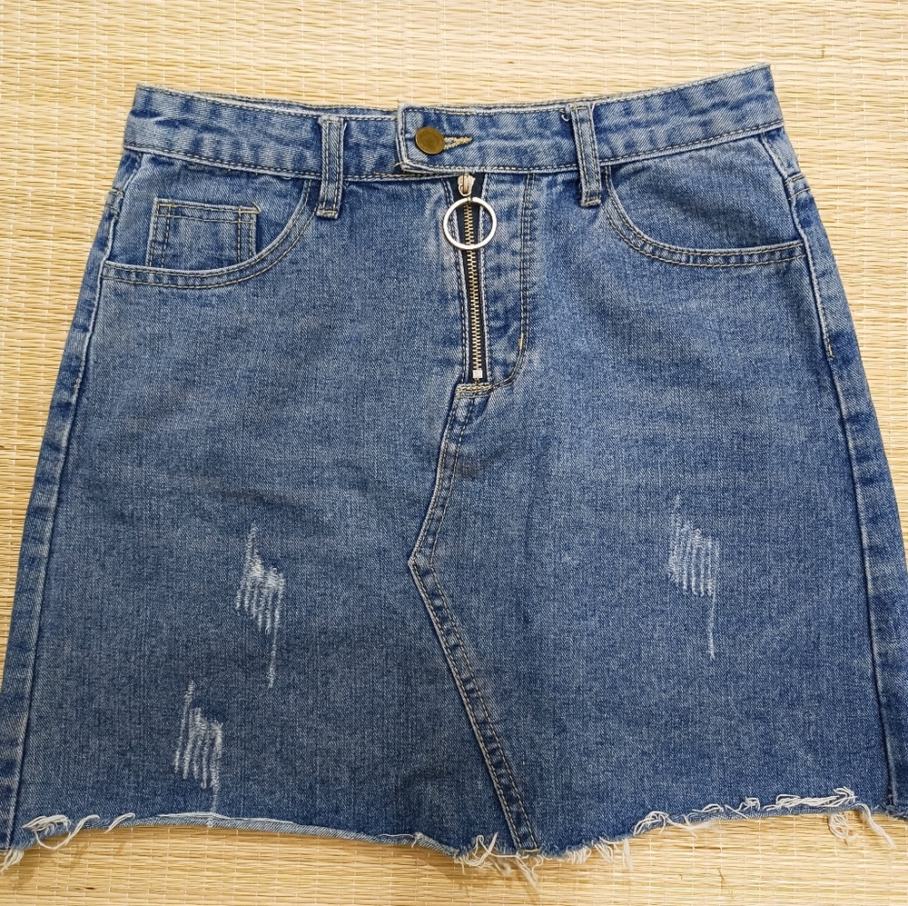 Denim mini skirt (WORN ONLY ONCE)